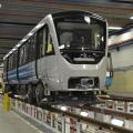 La première voiture du train prototype AZUR dans les ateliers de la STM