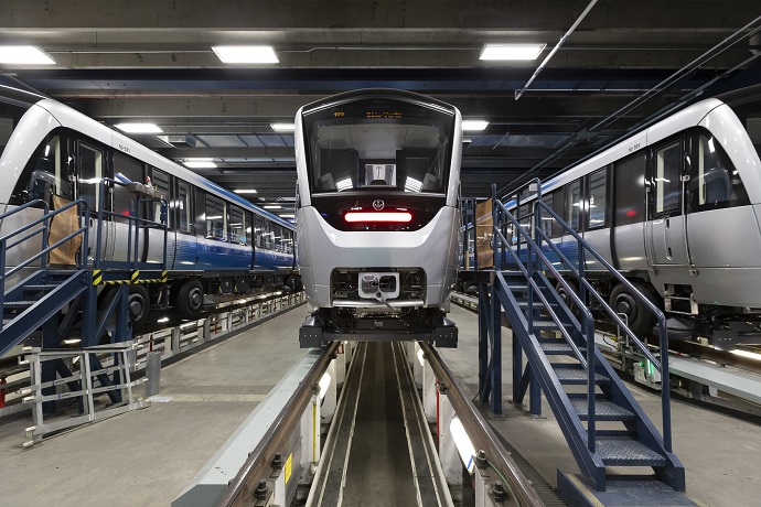 TRAN VAN THO EM　通電確認AWM800 0428-18 STM commissions final AZUR train | Société de transport de Montréal