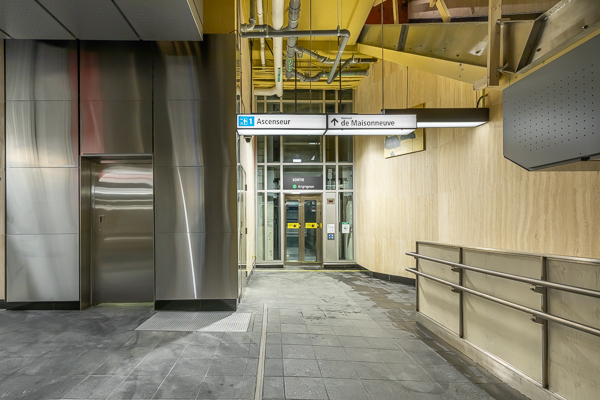 The new elevator in the entrance located at 705, De Maisonneuve West