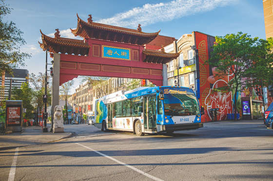 Photo bus ligne 55 sortant du cartier chinois.